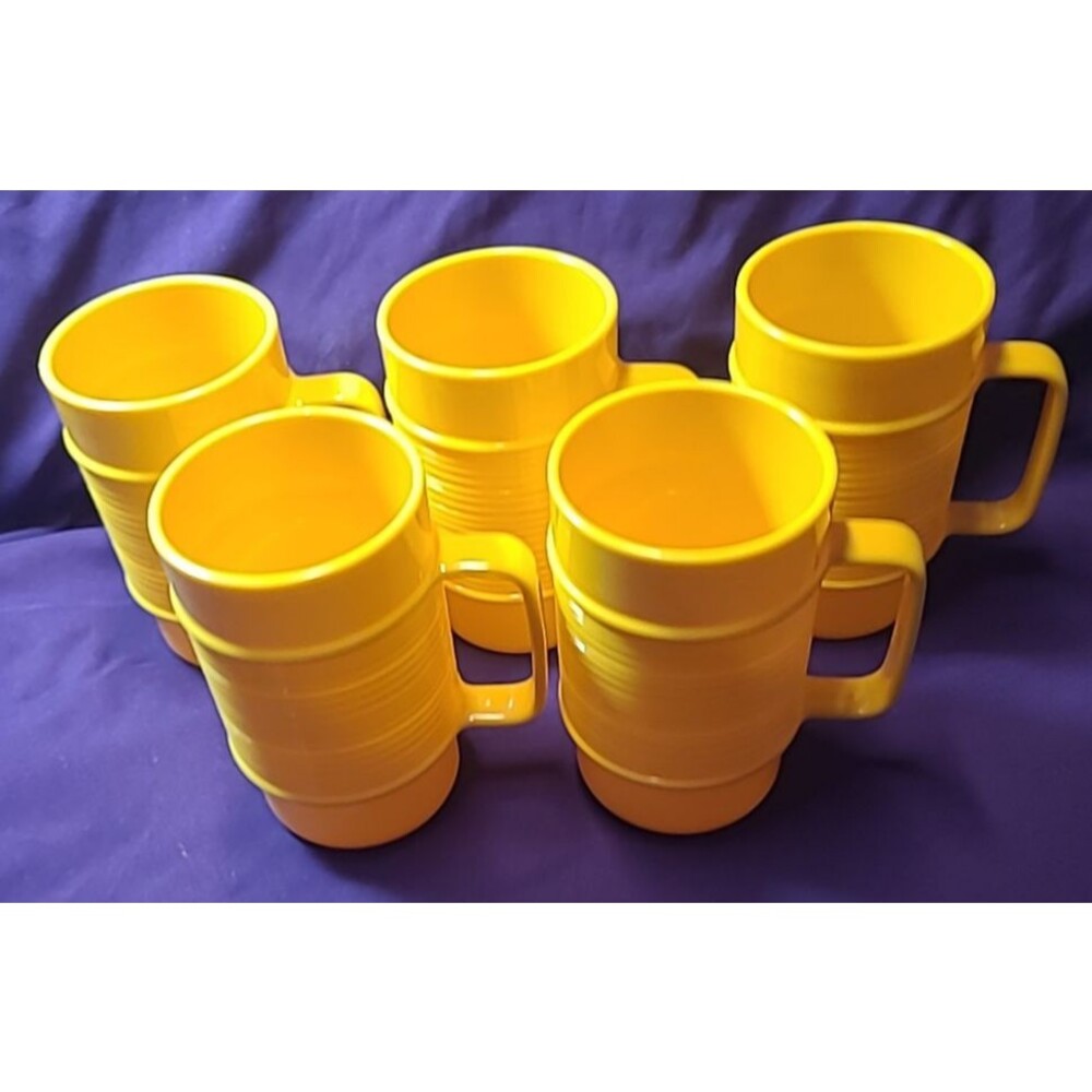Set of 5 Vintage Rubbermaid Plastic Yellow Ribbed Cup w/ Handle Stackable #3829